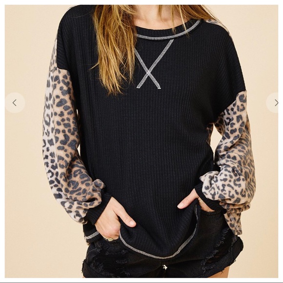 ShopEvelynne Tops - Animal print chic boxy tunic top